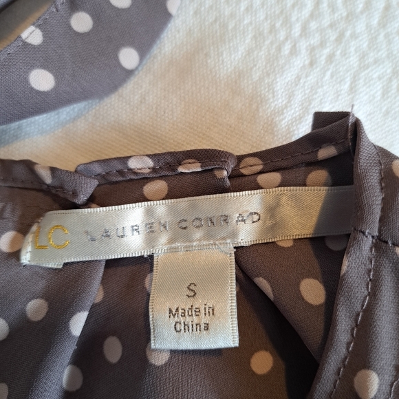 LC Lauren Conrad women's size Small taupe blouse with cream polka dots back tie - Picture 2 of 4